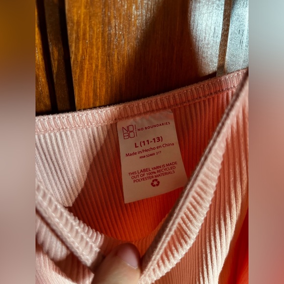 crop top - Picture 3 of 4